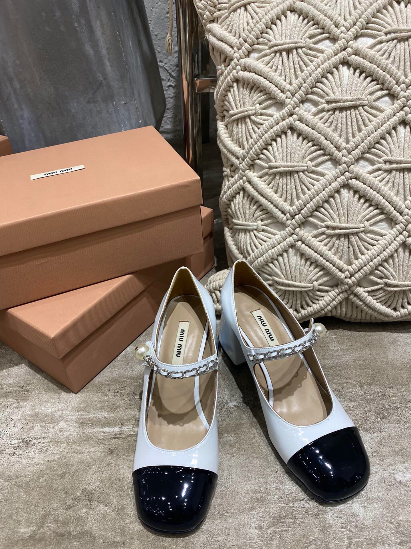Women's high heels